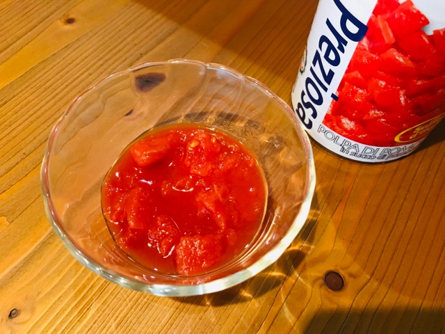 ラ・プレッツィオーザ【ダイズトマト缶】を皿に出した画像