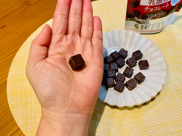 食べるシールド乳酸菌　チョコレートの大きさ